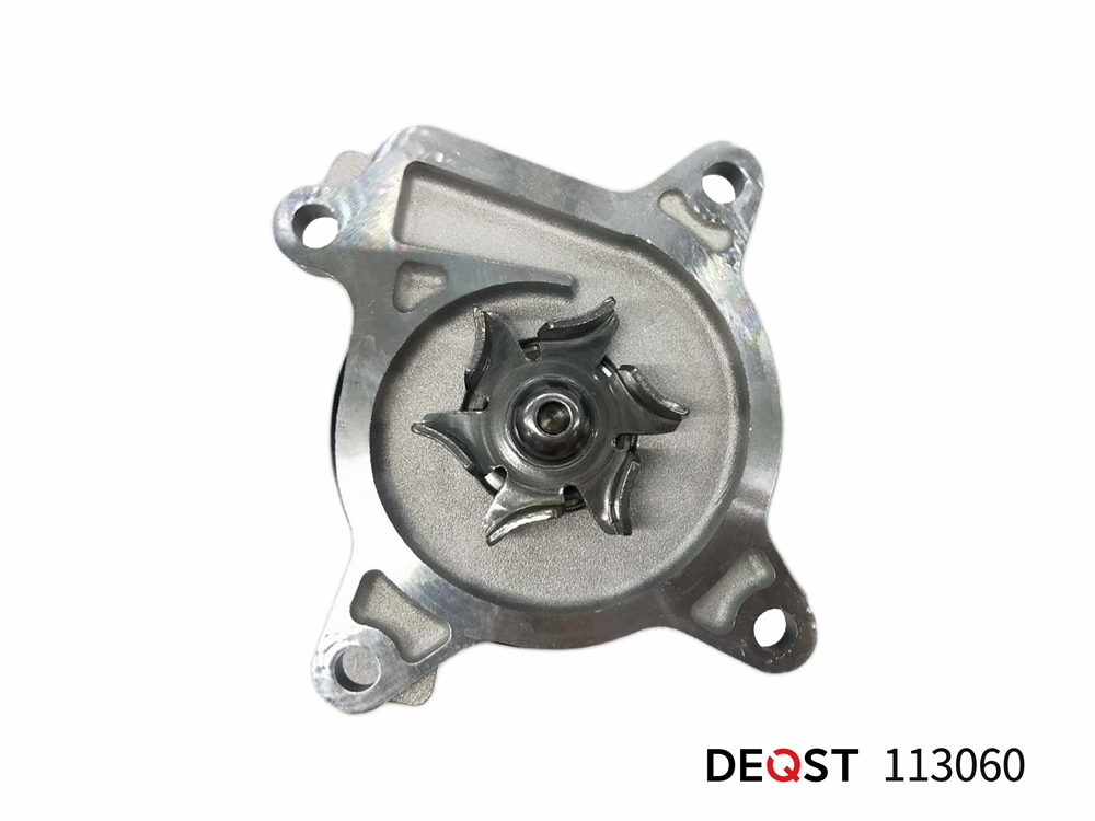 DEQST 113060 Водяной насос  NISSAN TEANA III (L33) Седан 01,13- 2,5