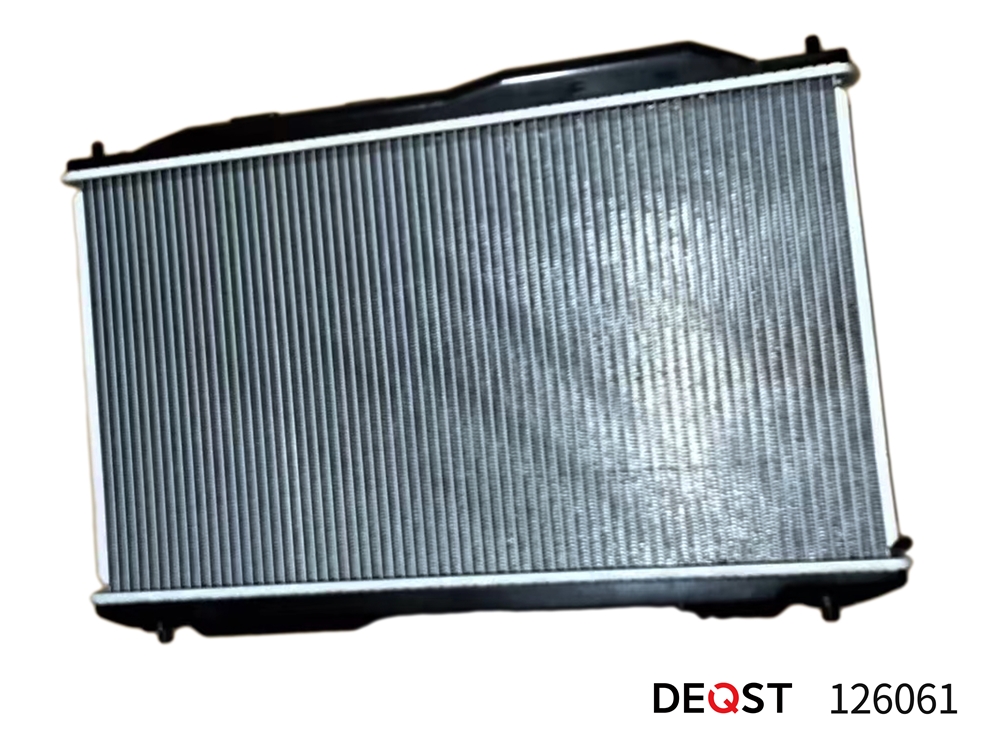 DEQST 126061 Радиатор охлаждения HONDA CIVIC VII (FD ) Седан 09.05- 1.8
