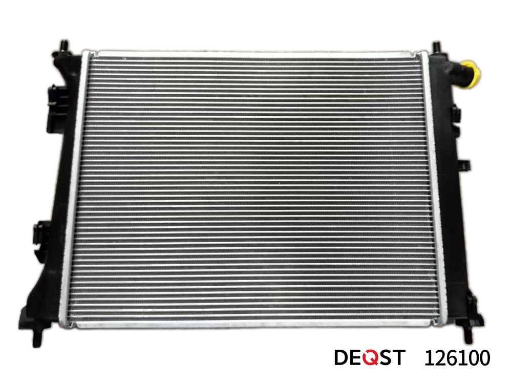 DEQST 126100 Радиатор основной Hyundai Solaris (2010-2017), Kia RIO (2011-2017)