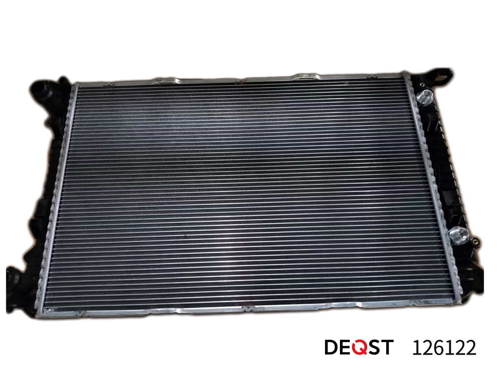 DEQST 126122 Радиатор охлаждения AUDI Q5 (8R) Вездеход закрытый 11,08- 2.0 TFSI