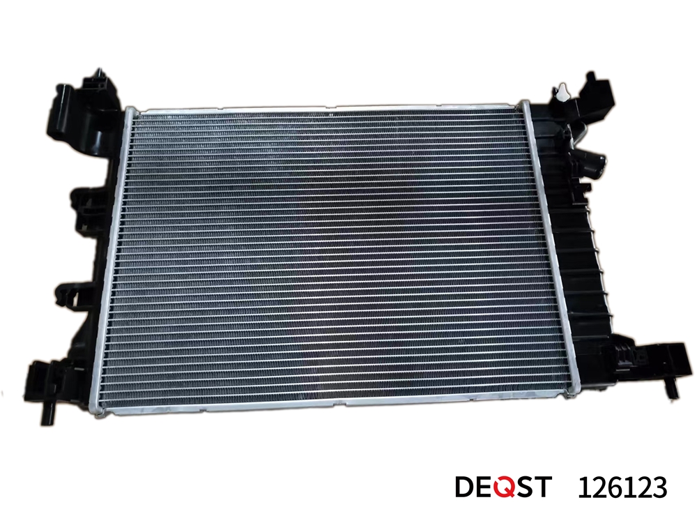 DEQST 126123 Радиатор CHEVROLET AVEO 1.6 11-/OPEL MOKKA 12-