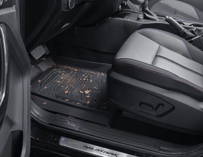 FORD 2208140 Комплект напольных ковриков, Generic black (универсальный черный), Резина, Передний