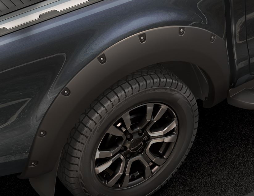 FORD 2487500 Уширители крыла, Для установки не требуется сверление, Стойкий к воздействию уф пластик abs для долговечности, Черная молдинговая отделка с хромированными колпачками болтов, Комплект из 6 шт., Необходима установка expert, FF212070WTBO, Добавляет примерно 37 мм. к ширине колесной арки, Уширители крыльев egr с болтовым креплением