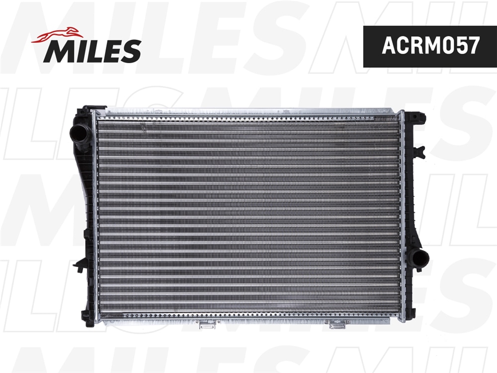 MILES ACRM057 Радиатор BMW E39 2.0-3.0 (мех. Сборка) 99-